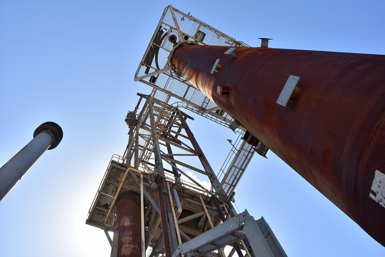 Photograph of an oil rig